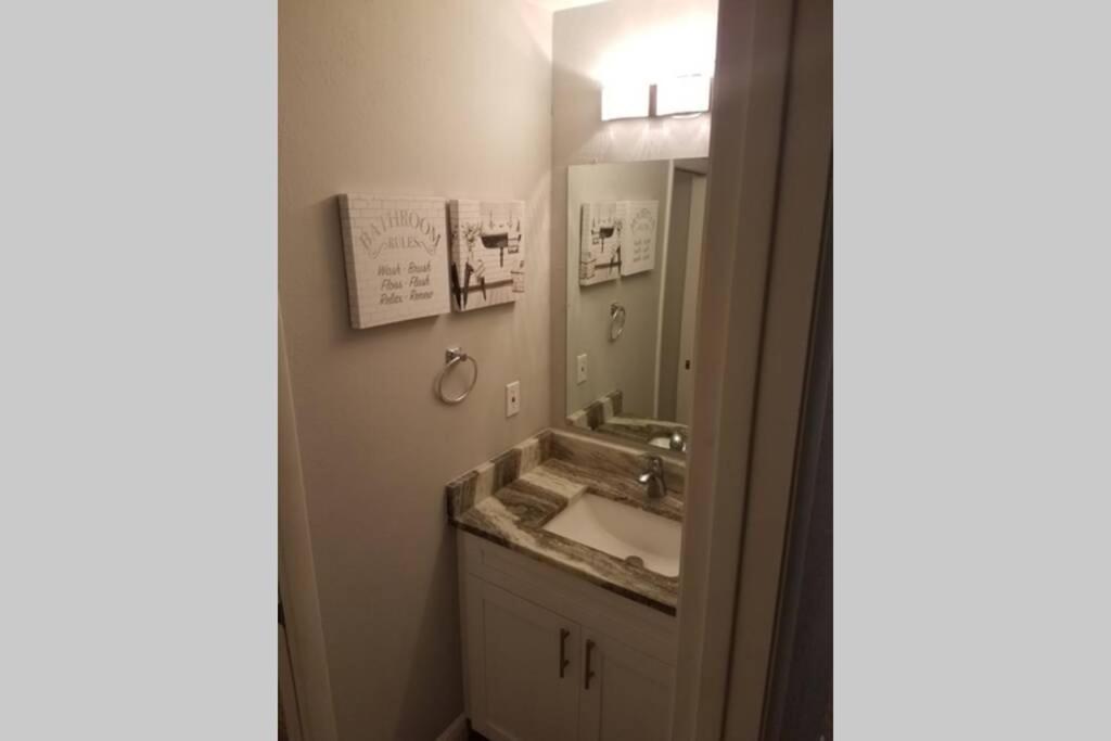 Cozy 3 Bed 2.5 Bath Located Near Busch Gardens Διαμέρισμα Τάμπα Εξωτερικό φωτογραφία
